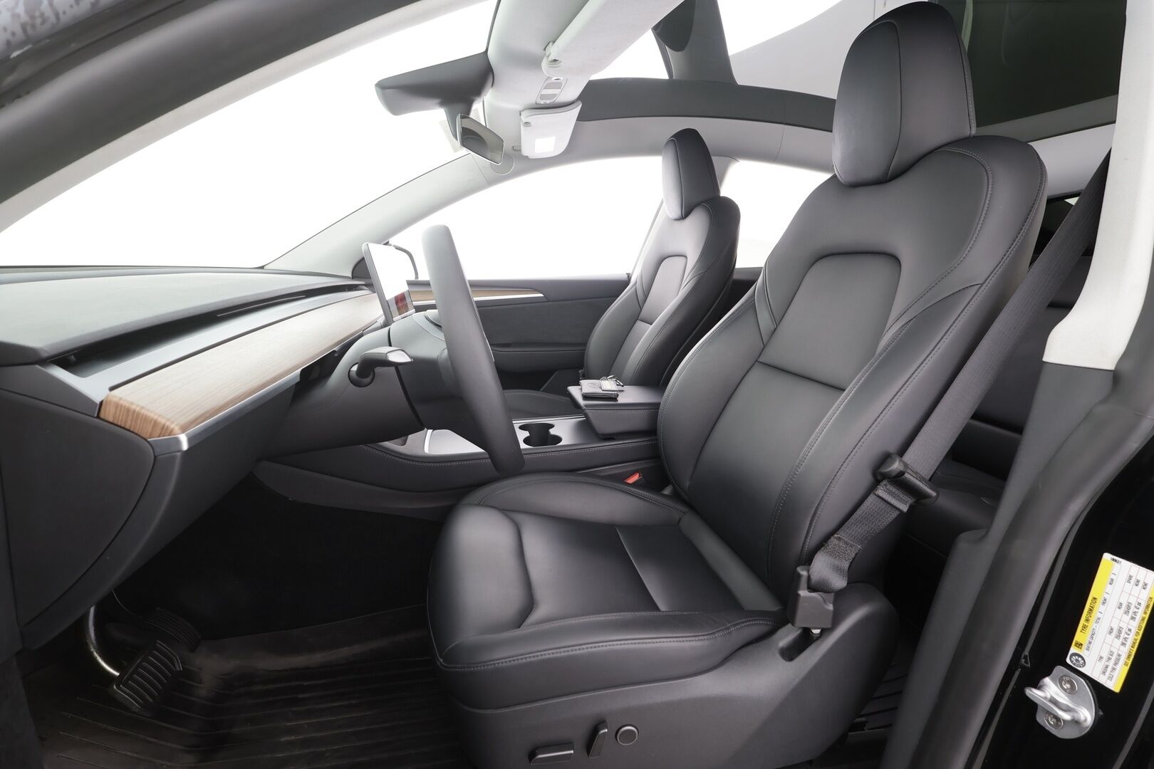 TESLA MODEL Y 2023 RWD - | ILP | Koukku | ACC | Matrix-LED | Lasikatto | Muistipenkki | Premium Audio | Navi | Kaistavahti | Keyless | 2x Latauskaapelit | Kahdet renkaat |