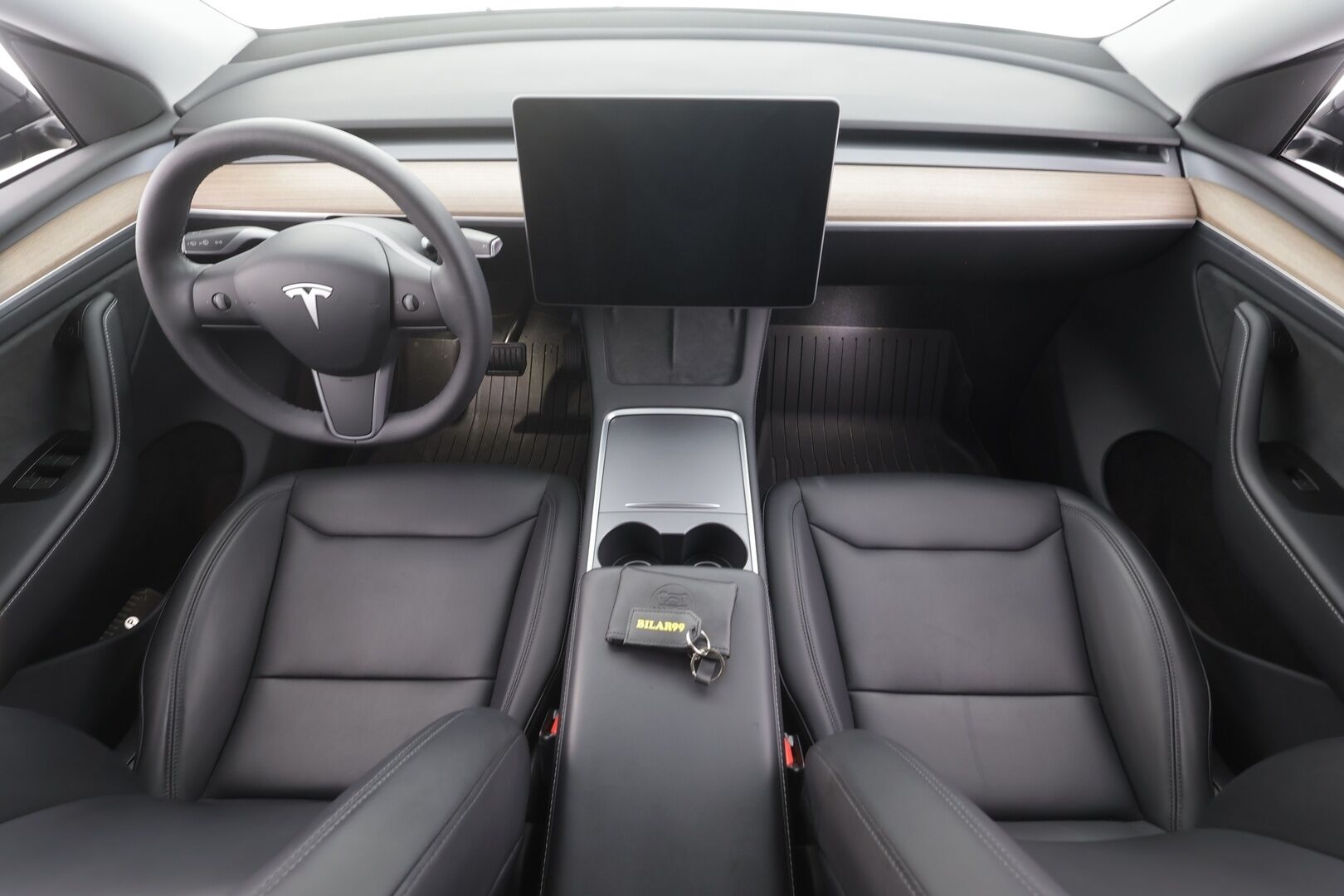 TESLA MODEL Y 2023 RWD - | ILP | Koukku | ACC | Matrix-LED | Lasikatto | Muistipenkki | Premium Audio | Navi | Kaistavahti | Keyless | 2x Latauskaapelit | Kahdet renkaat |
