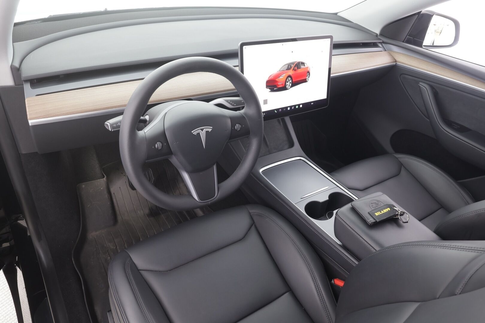 TESLA MODEL Y 2023 RWD - | ILP | Koukku | ACC | Matrix-LED | Lasikatto | Muistipenkki | Premium Audio | Navi | Kaistavahti | Keyless | 2x Latauskaapelit | Kahdet renkaat |