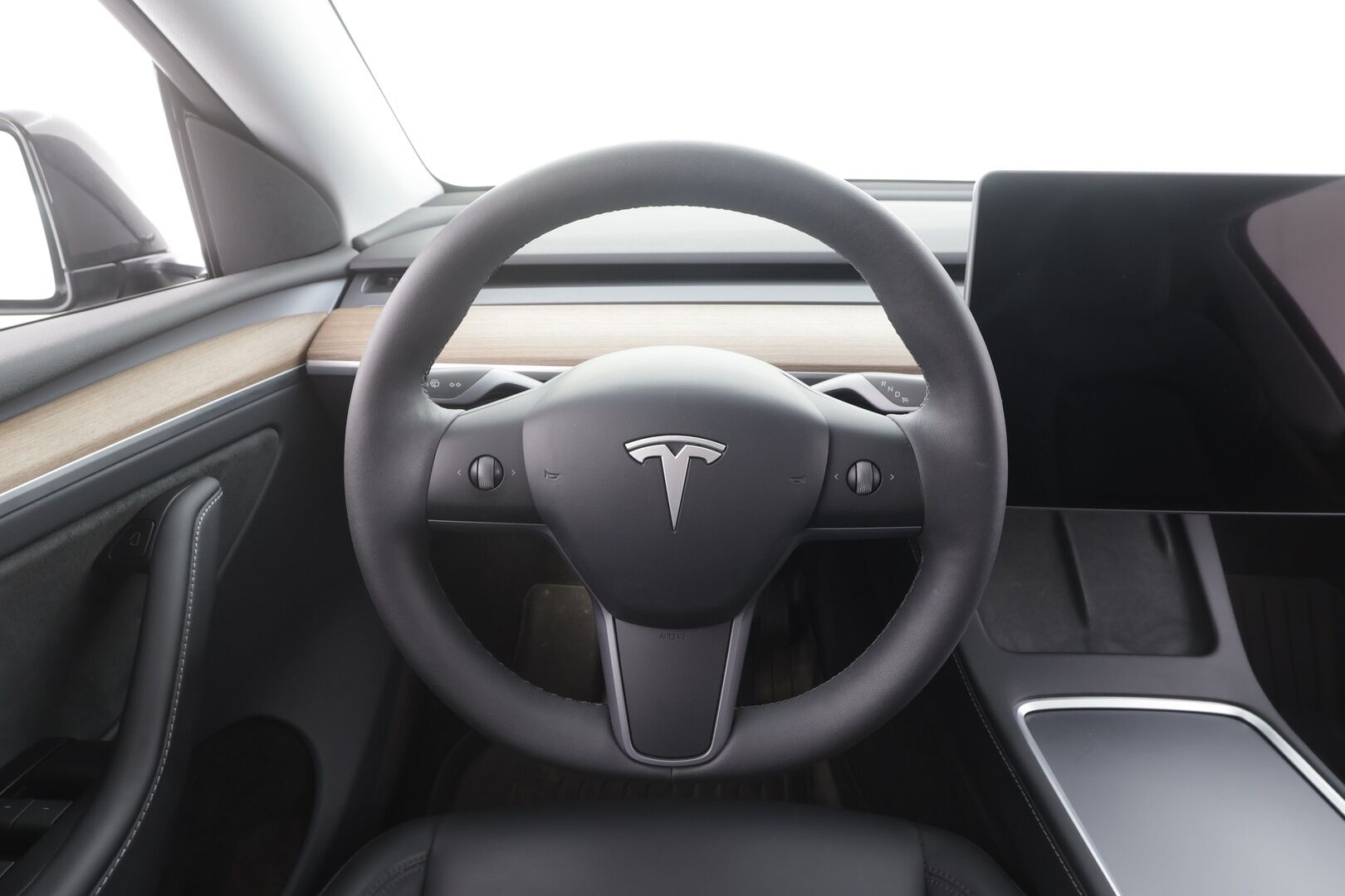 TESLA MODEL Y 2023 RWD - | ILP | Koukku | ACC | Matrix-LED | Lasikatto | Muistipenkki | Premium Audio | Navi | Kaistavahti | Keyless | 2x Latauskaapelit | Kahdet renkaat |