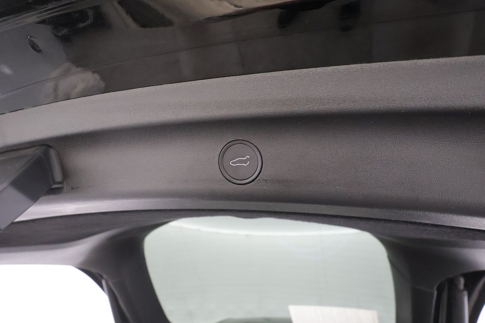 TESLA MODEL Y 2023 RWD - | ILP | Koukku | ACC | Matrix-LED | Lasikatto | Muistipenkki | Premium Audio | Navi | Kaistavahti | Keyless | 2x Latauskaapelit | Kahdet renkaat |