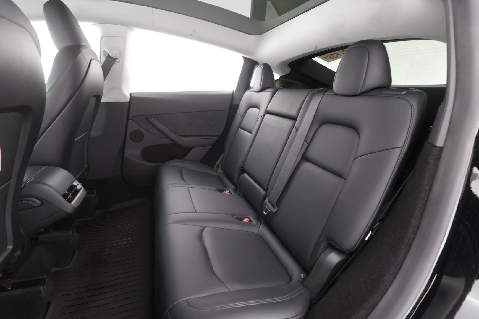 TESLA MODEL Y 2023 RWD - | ILP | Koukku | ACC | Matrix-LED | Lasikatto | Muistipenkki | Premium Audio | Navi | Kaistavahti | Keyless | 2x Latauskaapelit | Kahdet renkaat |