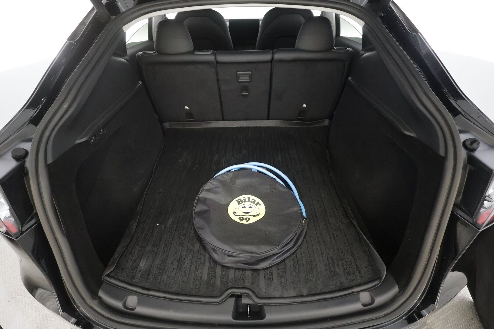 TESLA MODEL Y 2023 RWD - | ILP | Koukku | ACC | Matrix-LED | Lasikatto | Muistipenkki | Premium Audio | Navi | Kaistavahti | Keyless | 2x Latauskaapelit | Kahdet renkaat |