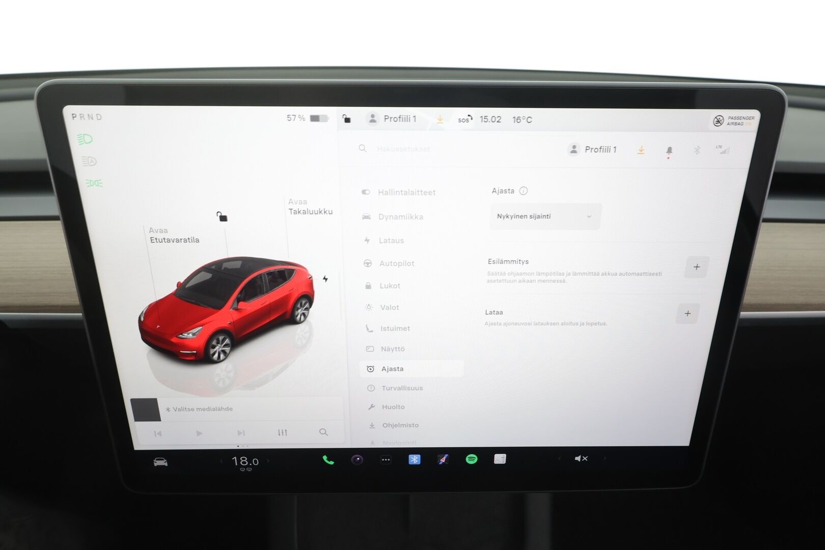 TESLA MODEL Y 2023 RWD - | ILP | Koukku | ACC | Matrix-LED | Lasikatto | Muistipenkki | Premium Audio | Navi | Kaistavahti | Keyless | 2x Latauskaapelit | Kahdet renkaat |