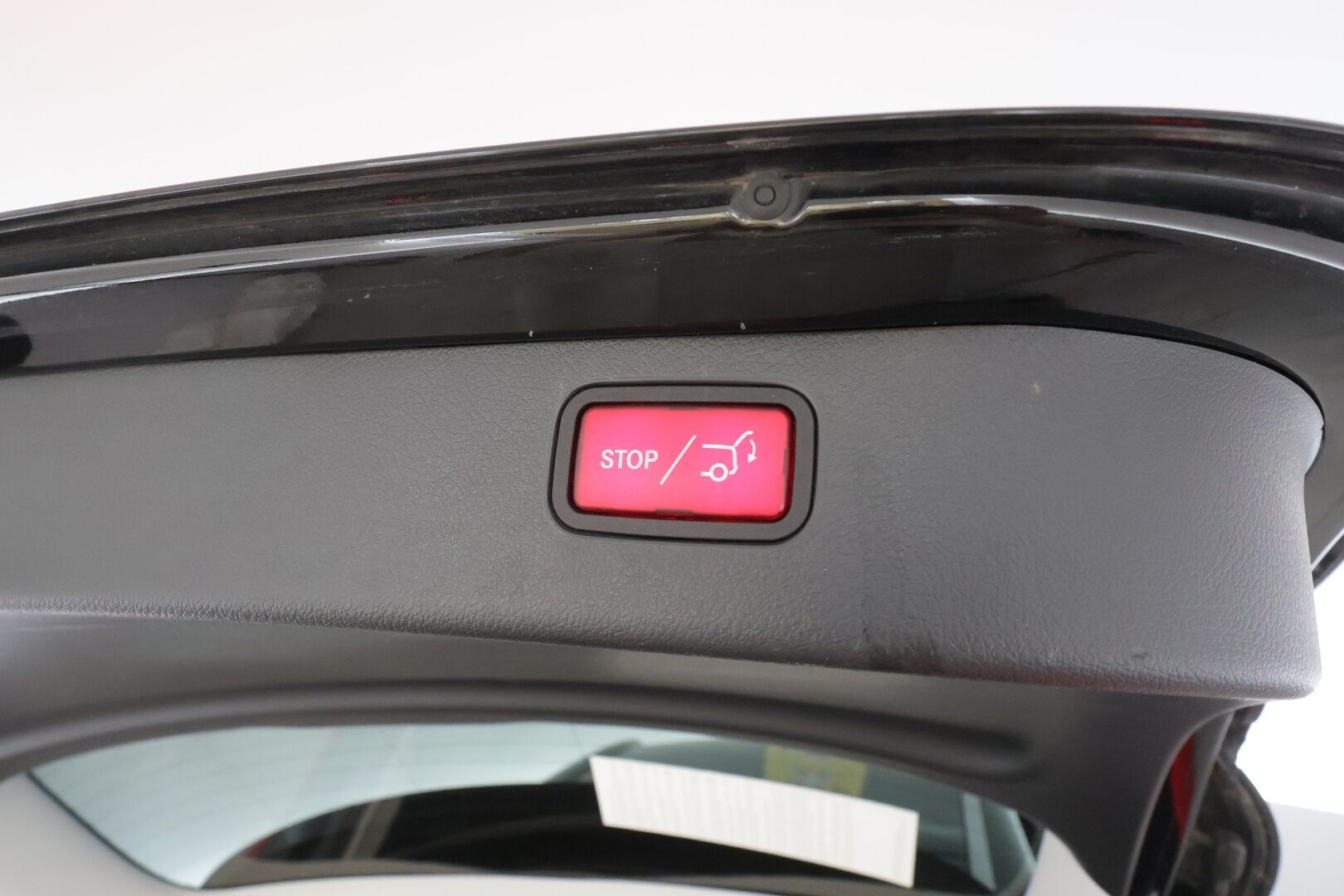 MERCEDES-BENZ C 2023 300e T Avantgarde 9G-Tronic - | Distronic Pro | BLIS| P.Kamera | Puolinahat | Akustiikkalasit | Kaistavahti | Ratinlämmitin | Sähköluukku | LED | Navi | Osasähköt | Katvevaroitin | ALV | Merkkihuollettu |