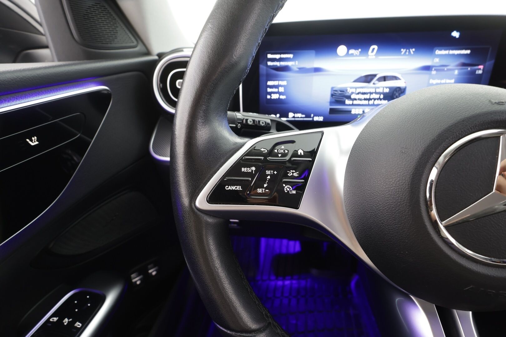 MERCEDES-BENZ C 2023 300e T Avantgarde 9G-Tronic - | Distronic Pro | BLIS| P.Kamera | Puolinahat | Akustiikkalasit | Kaistavahti | Ratinlämmitin | Sähköluukku | LED | Navi | Osasähköt | Katvevaroitin | ALV | Merkkihuollettu |