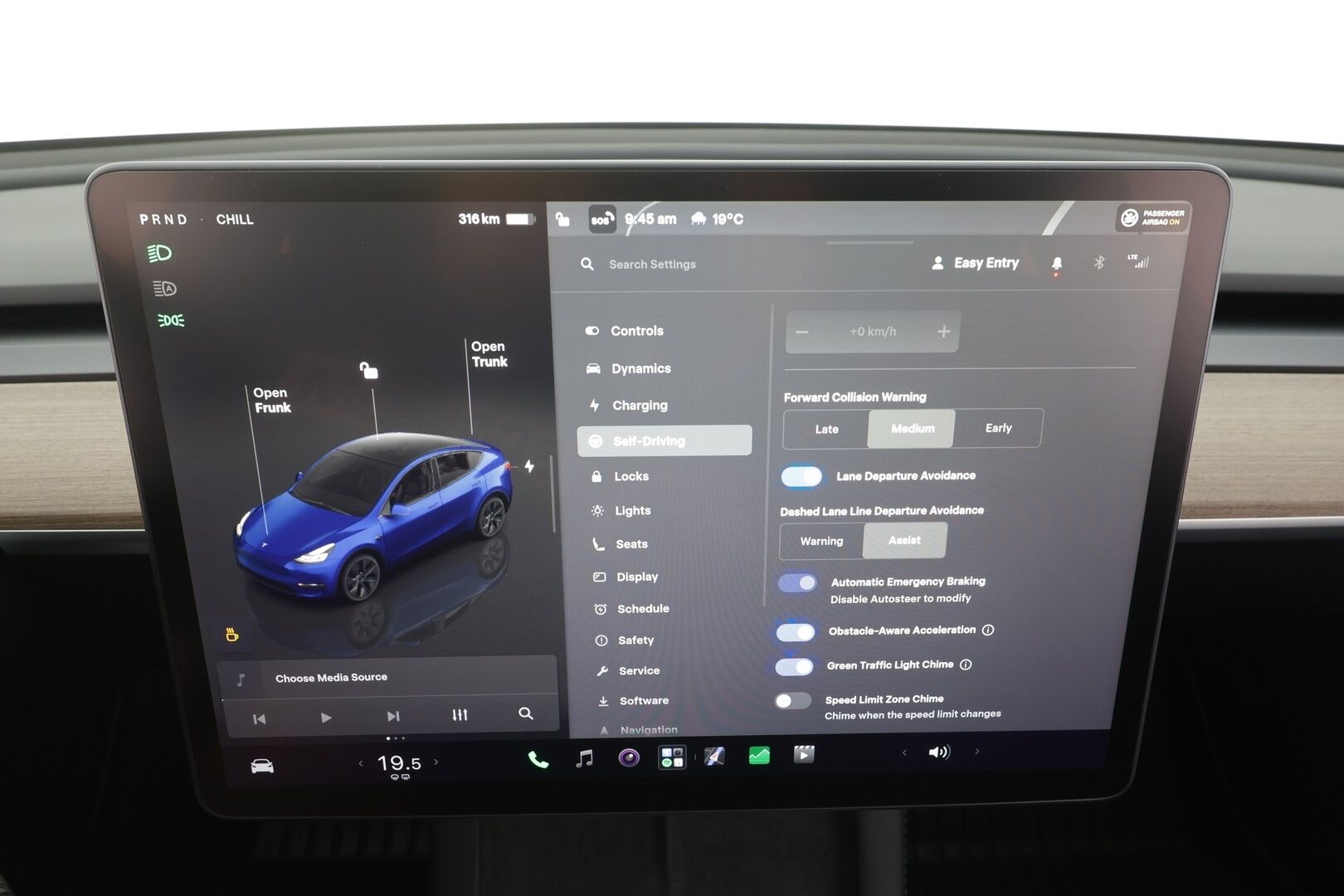 TESLA MODEL Y 2024 RWD - | ILP | Lasikatto | ACC | Matrix-LED | P.Kamera | Muistipenkki | Premium Audio | Navi | Kaistavahti | Keyless | Premium Connectivity | 2x Latauskaapelit | Kahdet renkaat |