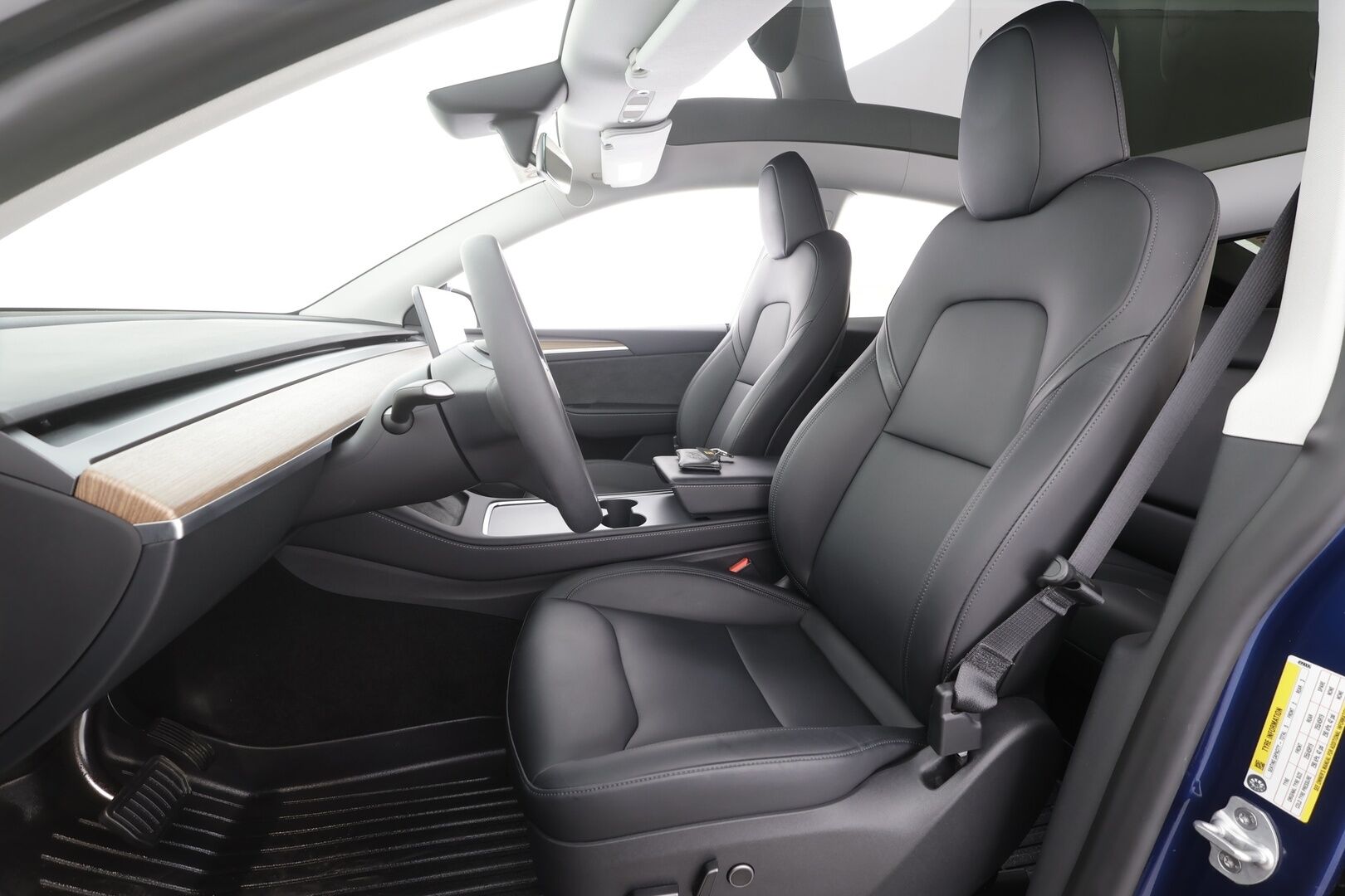 TESLA MODEL Y 2024 RWD - | ILP | Lasikatto | ACC | Matrix-LED | P.Kamera | Muistipenkki | Premium Audio | Navi | Kaistavahti | Keyless | Premium Connectivity | 2x Latauskaapelit | Kahdet renkaat |