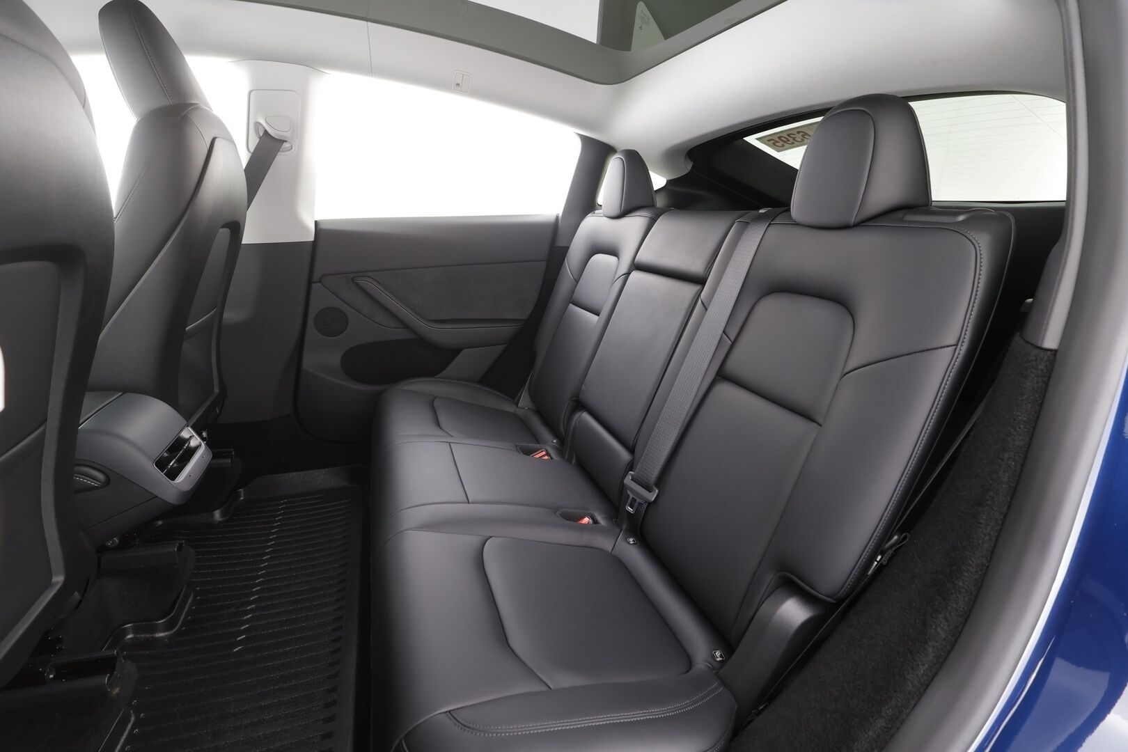 TESLA MODEL Y 2024 RWD - | ILP | Lasikatto | ACC | Matrix-LED | P.Kamera | Muistipenkki | Premium Audio | Navi | Kaistavahti | Keyless | Premium Connectivity | 2x Latauskaapelit | Kahdet renkaat |