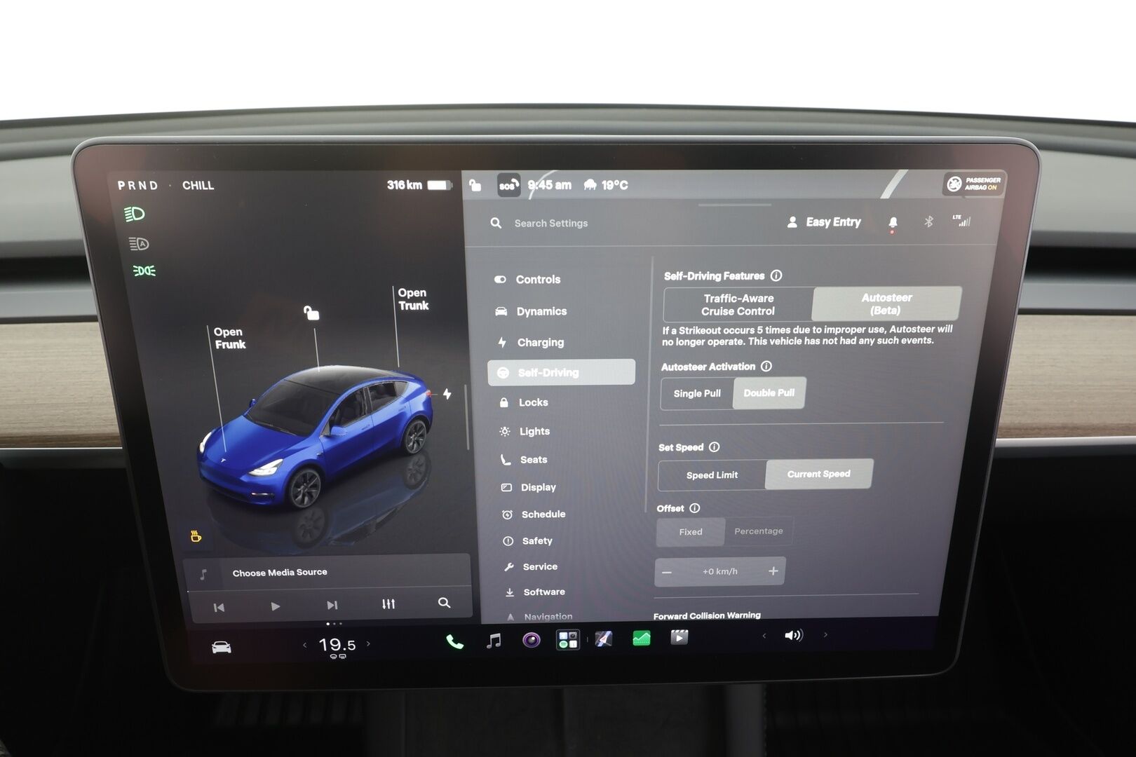 TESLA MODEL Y 2024 RWD - | ILP | Lasikatto | ACC | Matrix-LED | P.Kamera | Muistipenkki | Premium Audio | Navi | Kaistavahti | Keyless | Premium Connectivity | 2x Latauskaapelit | Kahdet renkaat |