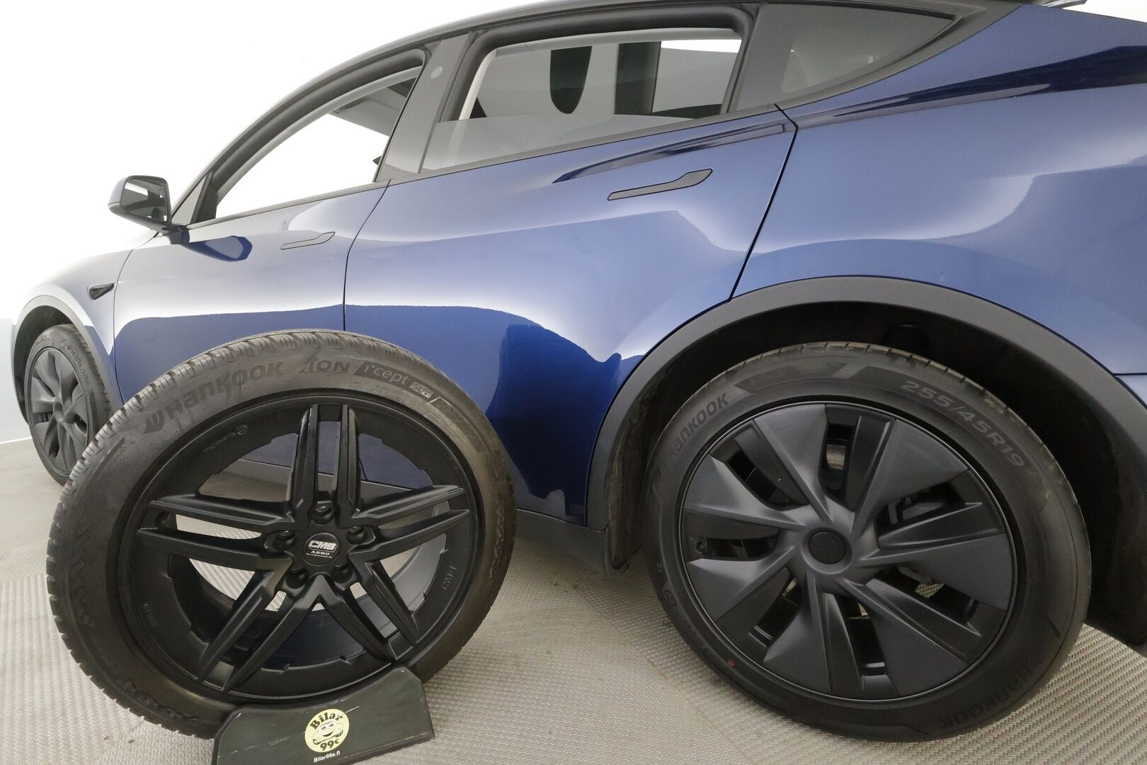 TESLA MODEL Y 2024 RWD - | ILP | Lasikatto | ACC | Matrix-LED | P.Kamera | Muistipenkki | Premium Audio | Navi | Kaistavahti | Keyless | Premium Connectivity | 2x Latauskaapelit | Kahdet renkaat |