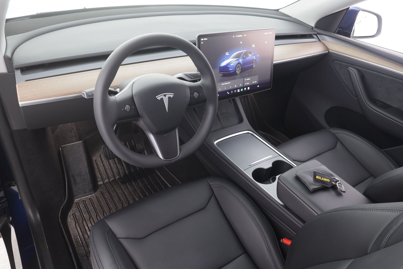 TESLA MODEL Y 2024 RWD - | ILP | Lasikatto | ACC | Matrix-LED | P.Kamera | Muistipenkki | Premium Audio | Navi | Kaistavahti | Keyless | Premium Connectivity | 2x Latauskaapelit | Kahdet renkaat |