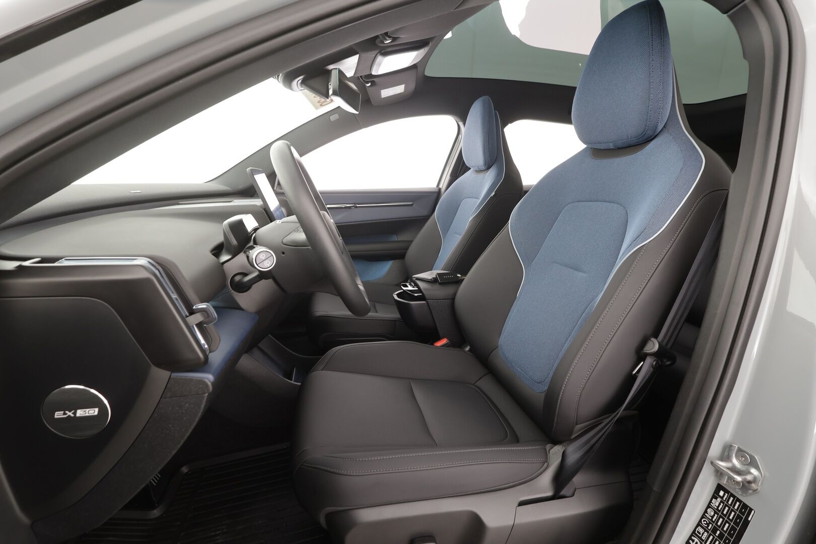 Volvo EX30 2024 Twin Motor Performance Ultra - | ACC | ILP | Koukku | 360° | Muistipenkki | Harman/Kardon | Lasikatto | Pilot assist | Sähk. takaluukku | Lämm. ratti | BLIS | Merkkihuollot | 