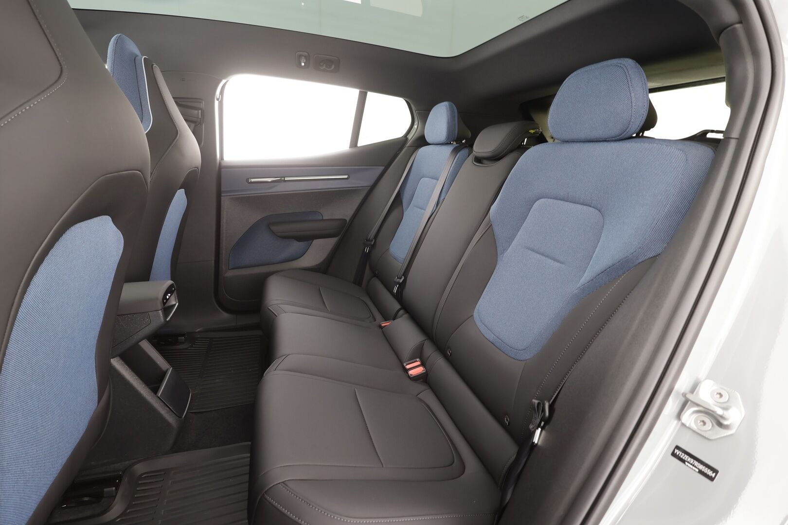 Volvo EX30 2024 Twin Motor Performance Ultra - | ACC | ILP | Koukku | 360° | Muistipenkki | Harman/Kardon | Lasikatto | Pilot assist | Sähk. takaluukku | Lämm. ratti | BLIS | Merkkihuollot | 