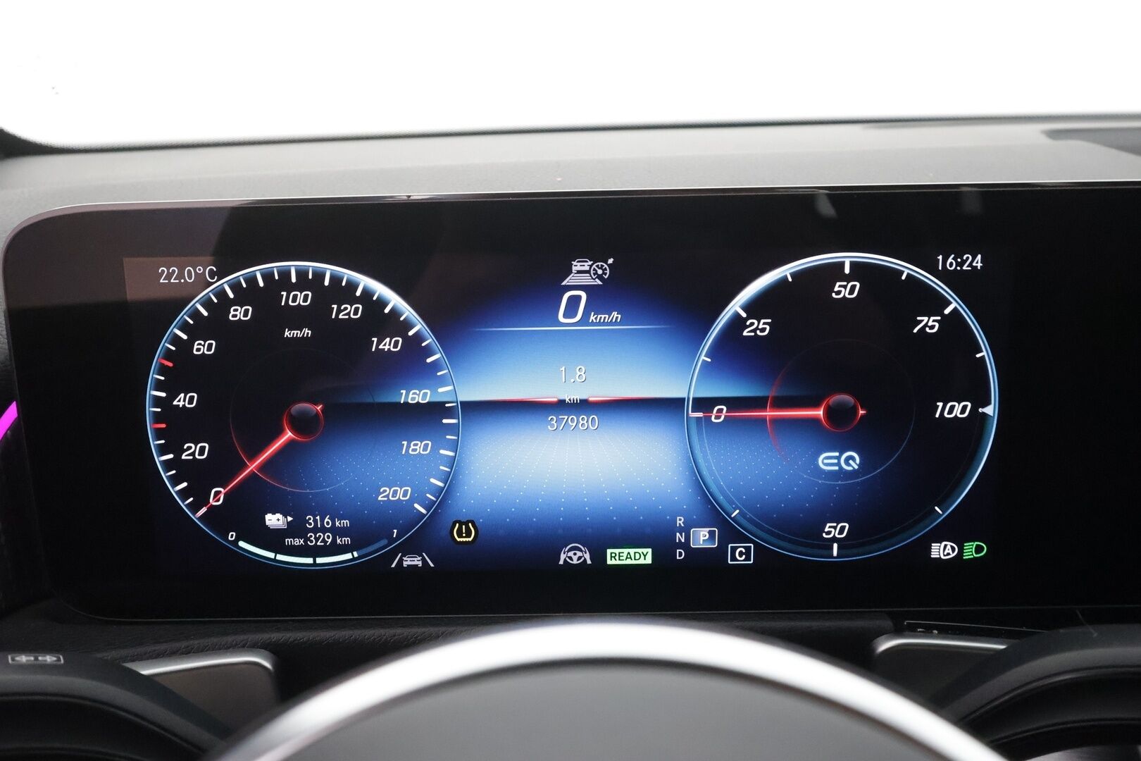 MERCEDES-BENZ EQB 2023 300 4MATIC Business - | Distronic+ | Widescreen | P.kamera | LED-High Performance | Sporttipenkki | Kaistavahti | Katveavustin | Navi | Lisälämmitin |