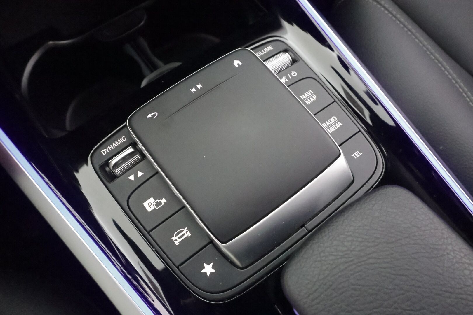MERCEDES-BENZ EQB 2023 300 4MATIC Business - | Distronic+ | Widescreen | P.kamera | LED-High Performance | Sporttipenkki | Kaistavahti | Katveavustin | Navi | Lisälämmitin |
