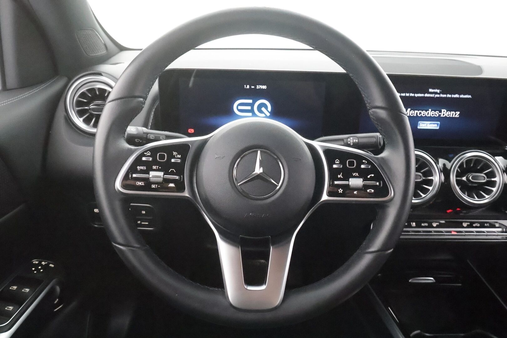 MERCEDES-BENZ EQB 2023 300 4MATIC Business - | Distronic+ | Widescreen | P.kamera | LED-High Performance | Sporttipenkki | Kaistavahti | Katveavustin | Navi | Lisälämmitin |