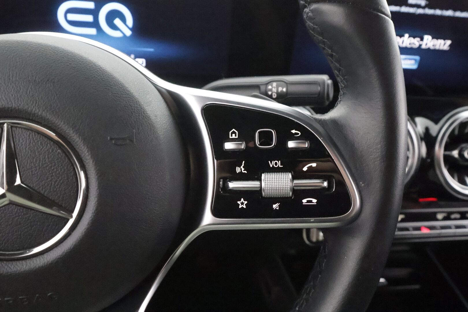 MERCEDES-BENZ EQB 2023 300 4MATIC Business - | Distronic+ | Widescreen | P.kamera | LED-High Performance | Sporttipenkki | Kaistavahti | Katveavustin | Navi | Lisälämmitin |