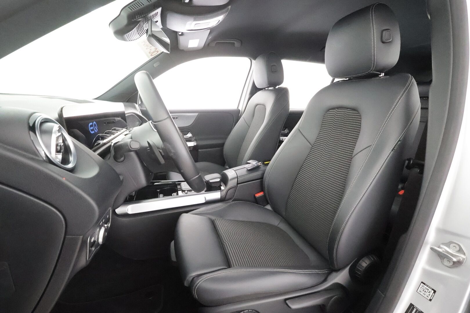 MERCEDES-BENZ EQB 2023 300 4MATIC Business - | Distronic+ | Widescreen | P.kamera | LED-High Performance | Sporttipenkki | Kaistavahti | Katveavustin | Navi | Lisälämmitin |