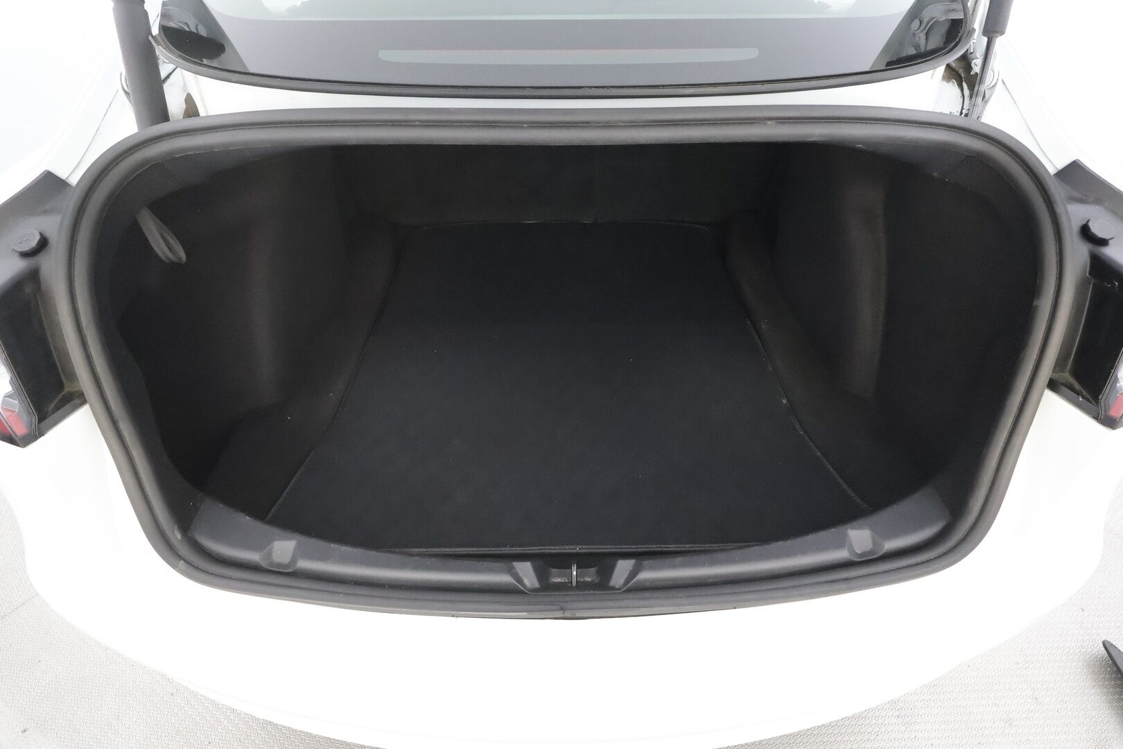TESLA MODEL 3 2022 Performance - | ILP | ACC | Lasikatto | Matrix-LED | P.Kamera | Muistipenkki | Premium Audio | Navi | Kaistavahti | Keyless | 2x Latauskaapelit | Kahdet renkaat |