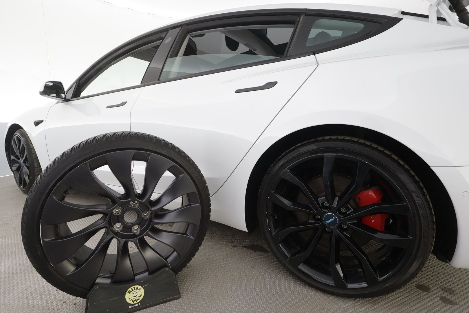 TESLA MODEL 3 2022 Performance - | ILP | ACC | Lasikatto | Matrix-LED | P.Kamera | Muistipenkki | Premium Audio | Navi | Kaistavahti | Keyless | 2x Latauskaapelit | Kahdet renkaat |