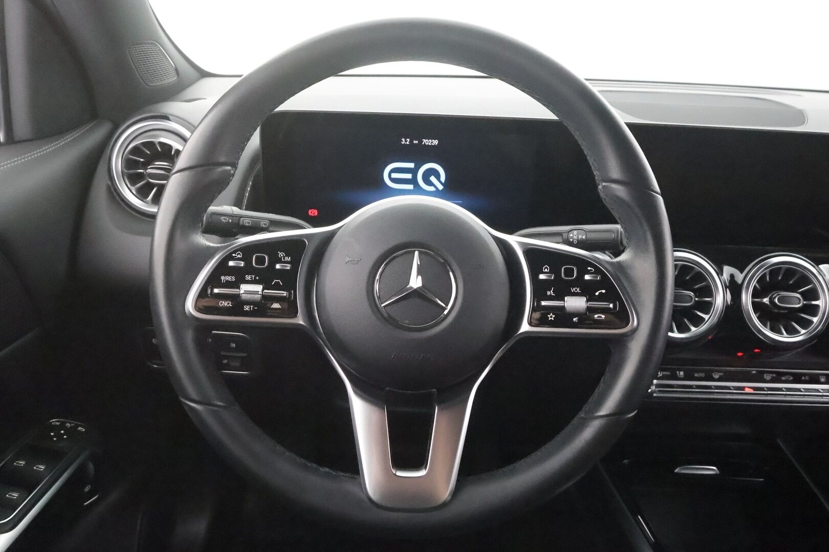 MERCEDES-BENZ EQB 2023 300 4MATIC Business - | DTR+ | ILP | Widescreen | Puolinahat | Ambient | LED | Kuljettajan sporttipenkki | Sähk. takaluukku | 2x renkaat aluin | ALV | 
