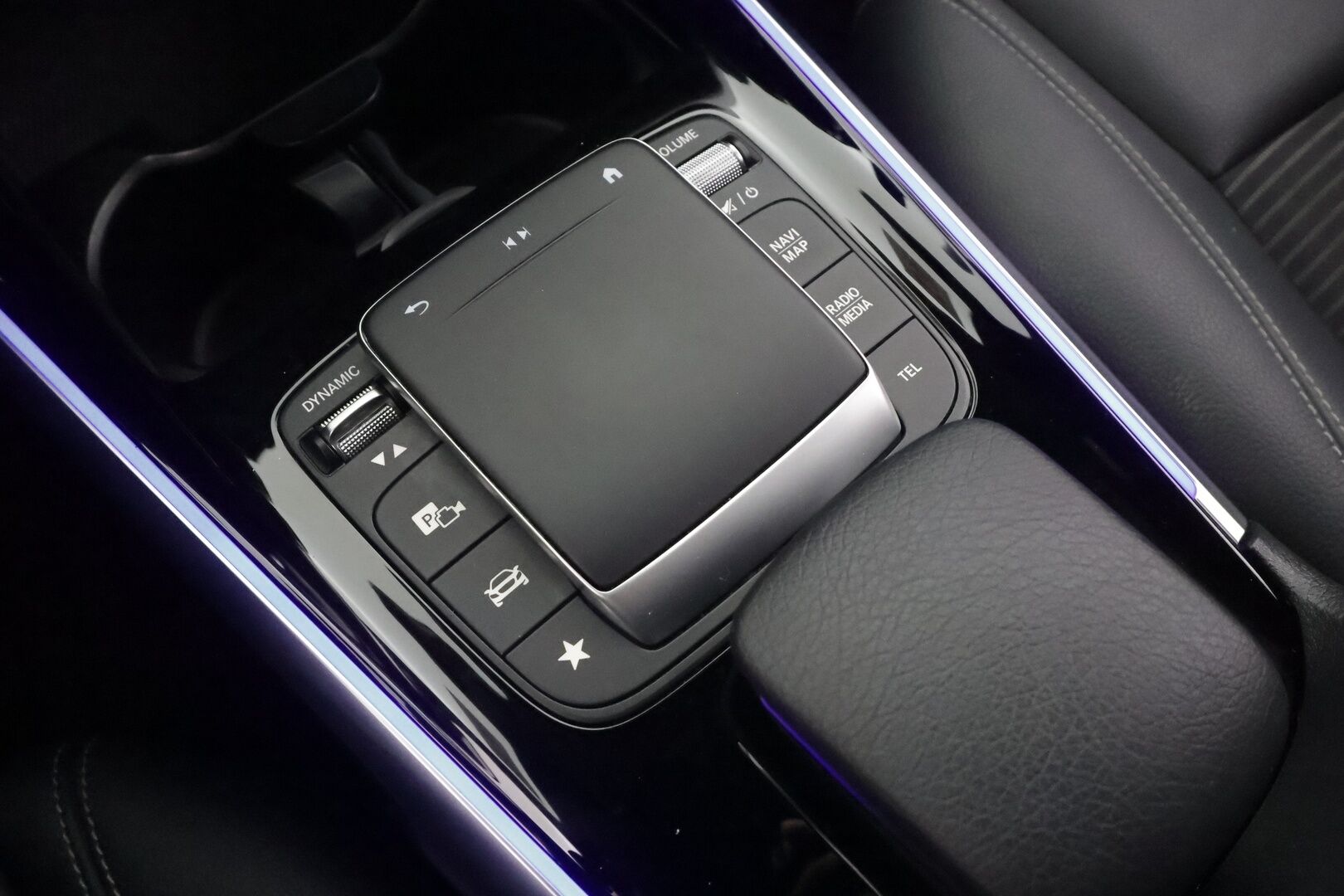 MERCEDES-BENZ EQB 2023 300 4MATIC Business - | DTR+ | ILP | Widescreen | Puolinahat | Ambient | LED | Kuljettajan sporttipenkki | Sähk. takaluukku | 2x renkaat aluin | ALV | 
