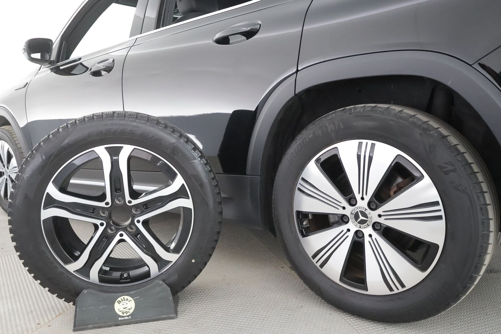 MERCEDES-BENZ EQB 2023 300 4MATIC Business - | DTR+ | ILP | Widescreen | Puolinahat | Ambient | LED | Kuljettajan sporttipenkki | Sähk. takaluukku | 2x renkaat aluin | ALV | 