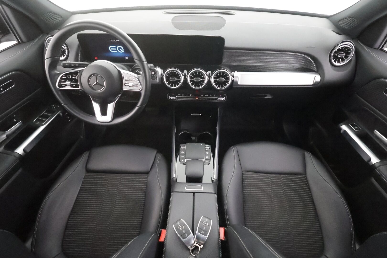 MERCEDES-BENZ EQB 2023 300 4MATIC Business - | DTR+ | ILP | Widescreen | Puolinahat | Ambient | LED | Kuljettajan sporttipenkki | Sähk. takaluukku | 2x renkaat aluin | ALV | 