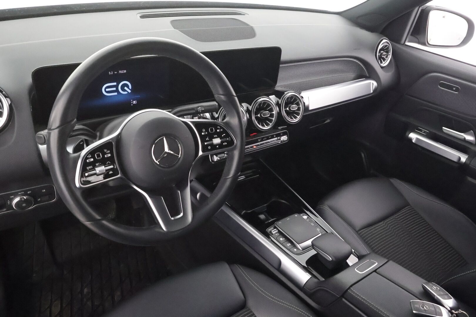 MERCEDES-BENZ EQB 2023 300 4MATIC Business - | DTR+ | ILP | Widescreen | Puolinahat | Ambient | LED | Kuljettajan sporttipenkki | Sähk. takaluukku | 2x renkaat aluin | ALV | 