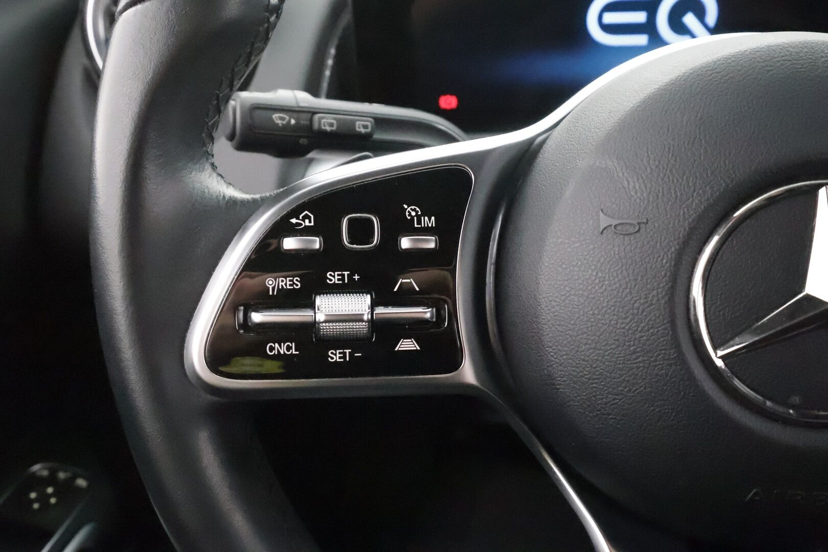 MERCEDES-BENZ EQB 2023 300 4MATIC Business - | DTR+ | ILP | Widescreen | Puolinahat | Ambient | LED | Kuljettajan sporttipenkki | Sähk. takaluukku | 2x renkaat aluin | ALV | 