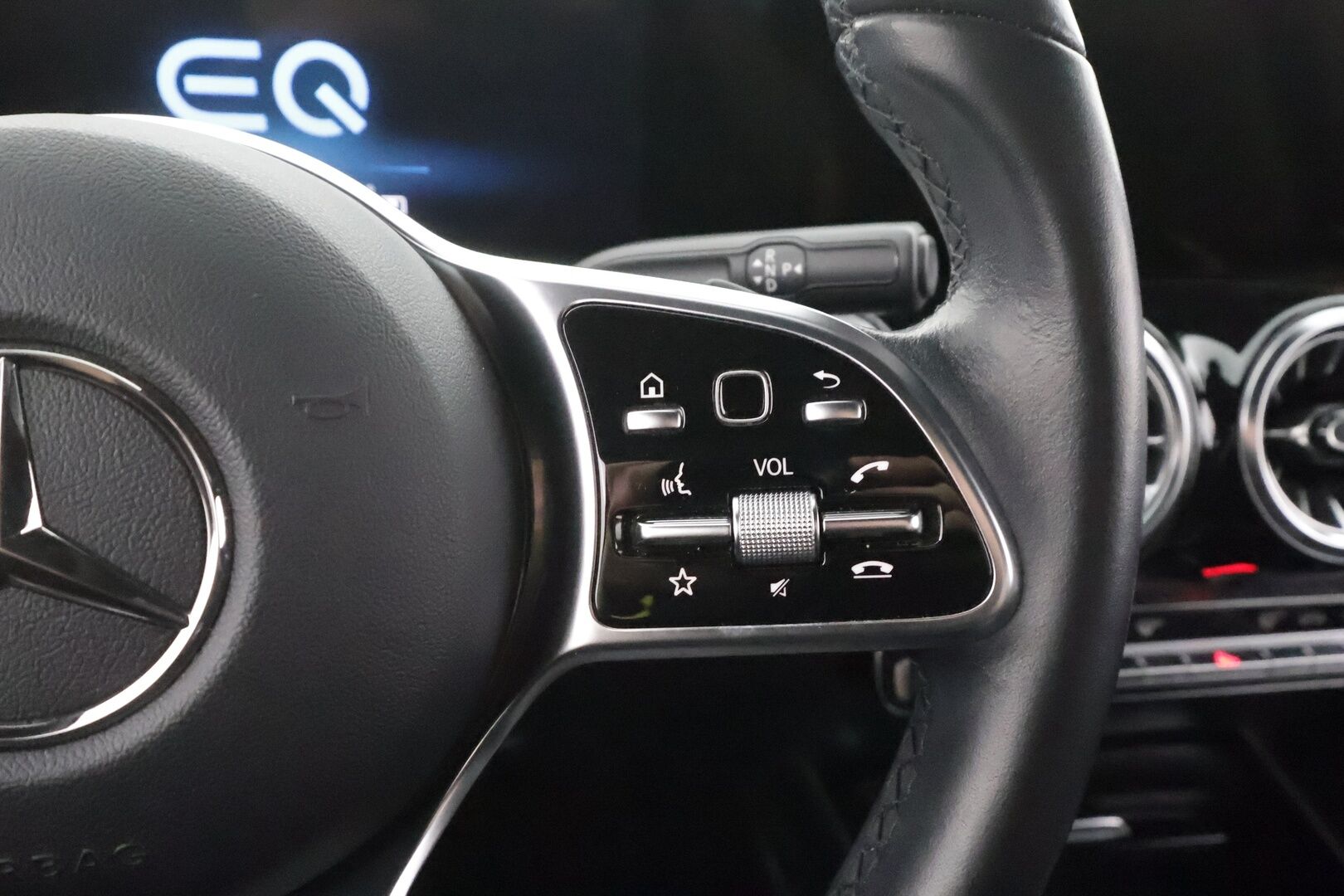 MERCEDES-BENZ EQB 2023 300 4MATIC Business - | DTR+ | ILP | Widescreen | Puolinahat | Ambient | LED | Kuljettajan sporttipenkki | Sähk. takaluukku | 2x renkaat aluin | ALV | 