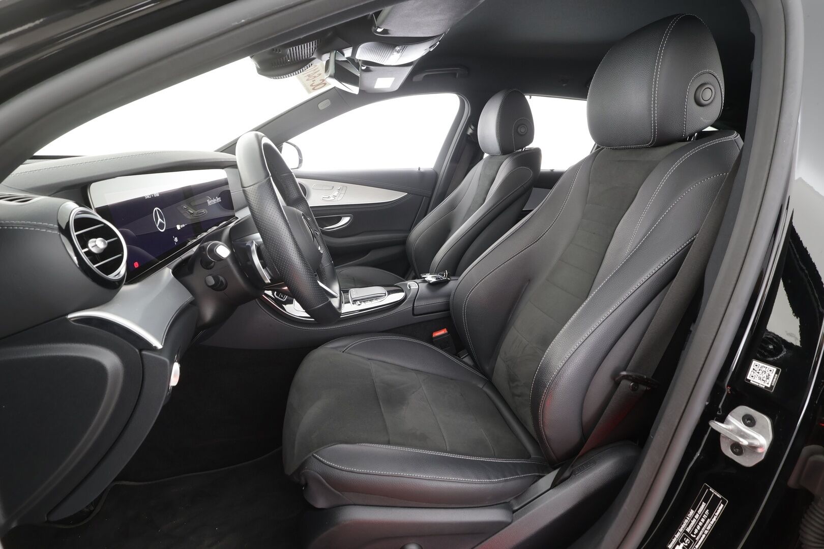 MERCEDES-BENZ E 2022 300 e T A Business AMG - | Distronic+ | Muistipenkit | Koukku | 360° | Widescreen | Keyless | Sporttipenkit | Apple & Android | Ambient | 2x renkaat aluin | ALV | 