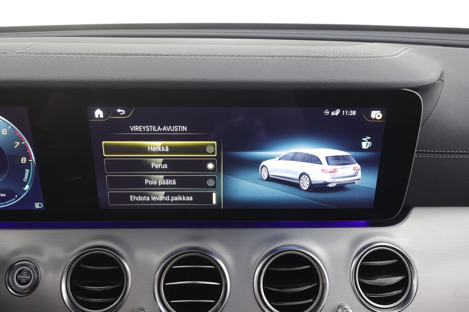 MERCEDES-BENZ E 2022 300 e T A Business AMG - | Distronic+ | Muistipenkit | Koukku | 360° | Widescreen | Keyless | Sporttipenkit | Apple & Android | Ambient | 2x renkaat aluin | ALV | 