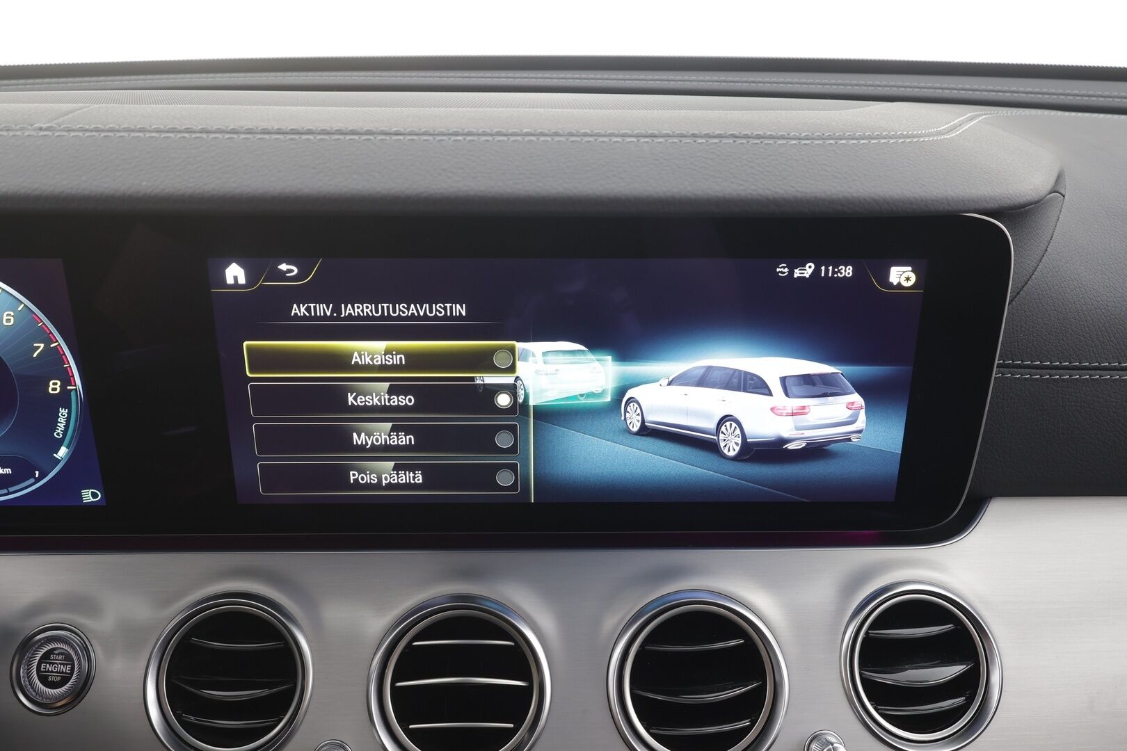 MERCEDES-BENZ E 2022 300 e T A Business AMG - | Distronic+ | Muistipenkit | Koukku | 360° | Widescreen | Keyless | Sporttipenkit | Apple & Android | Ambient | 2x renkaat aluin | ALV | 