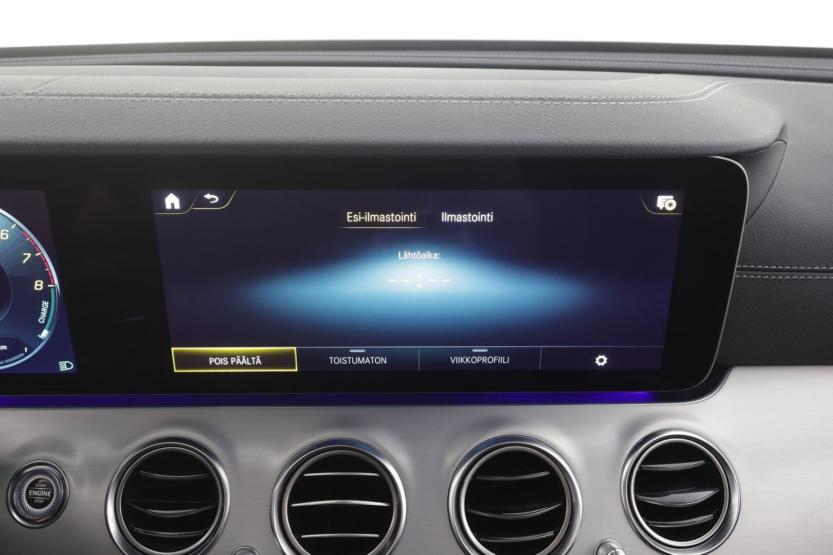 MERCEDES-BENZ E 2022 300 e T A Business AMG - | Distronic+ | Muistipenkit | Koukku | 360° | Widescreen | Keyless | Sporttipenkit | Apple & Android | Ambient | 2x renkaat aluin | ALV | 