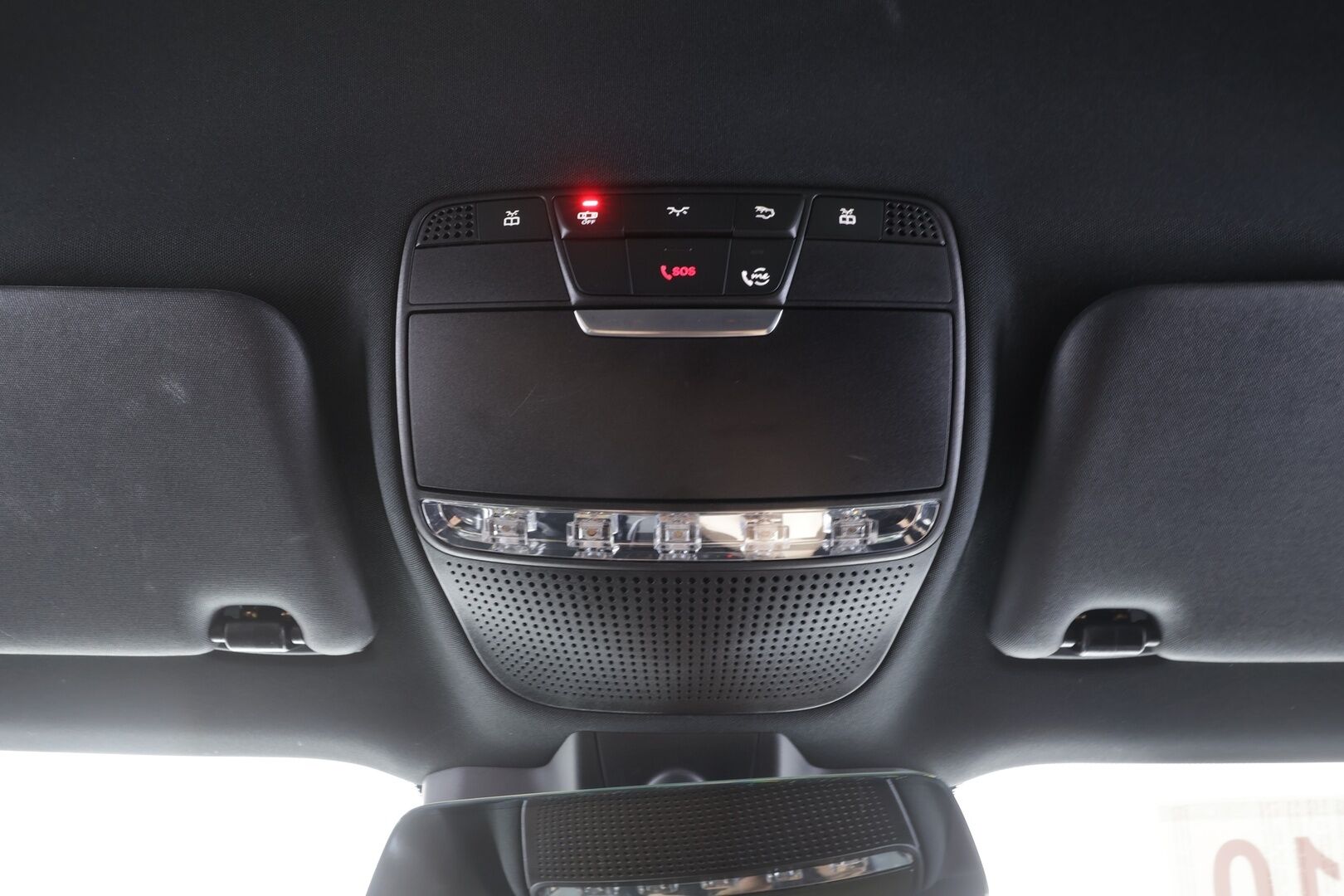 MERCEDES-BENZ E 2022 300 e T A Business AMG - | Distronic+ | Muistipenkit | Koukku | 360° | Widescreen | Keyless | Sporttipenkit | Apple & Android | Ambient | 2x renkaat aluin | ALV | 