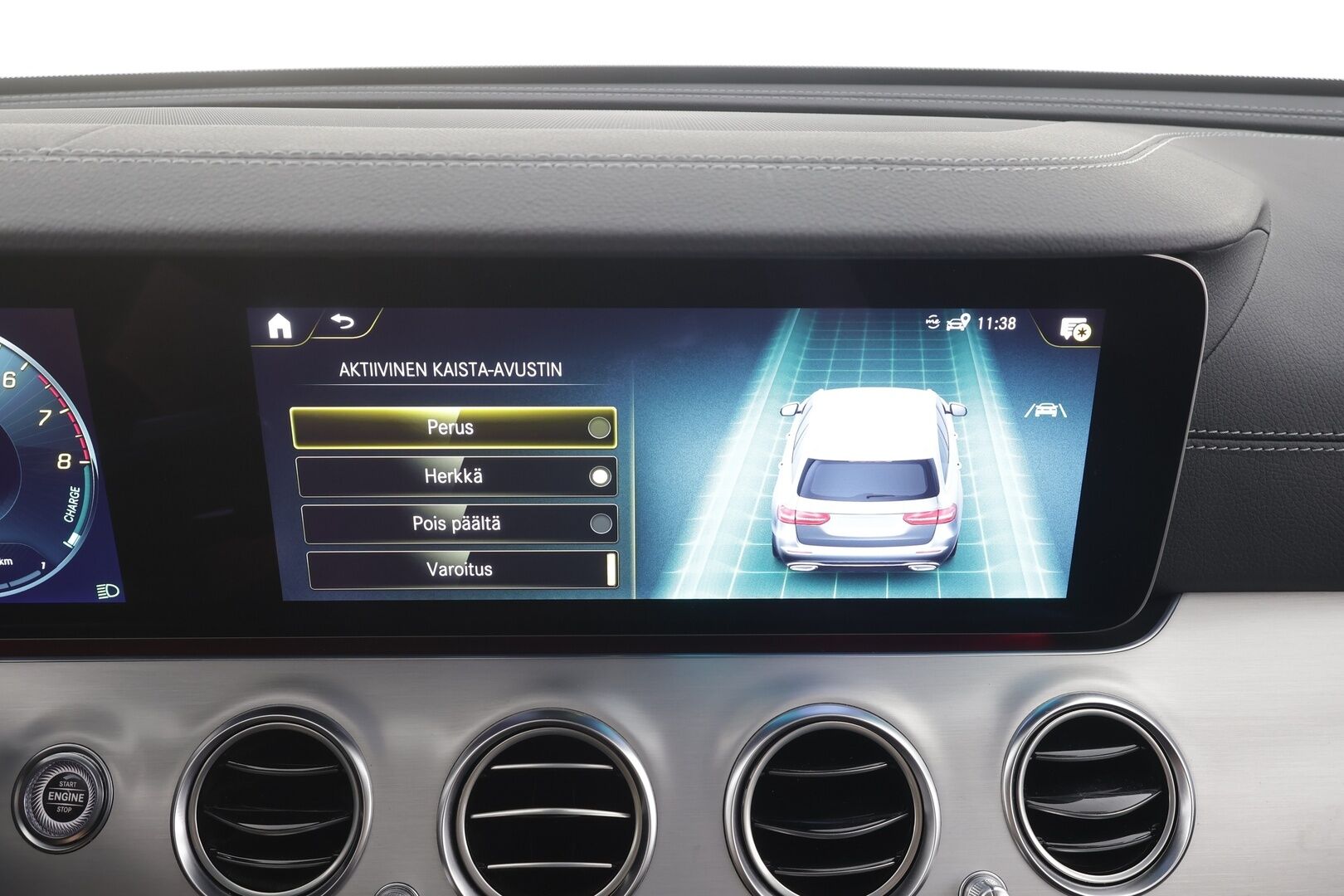 MERCEDES-BENZ E 2022 300 e T A Business AMG - | Distronic+ | Muistipenkit | Koukku | 360° | Widescreen | Keyless | Sporttipenkit | Apple & Android | Ambient | 2x renkaat aluin | ALV | 