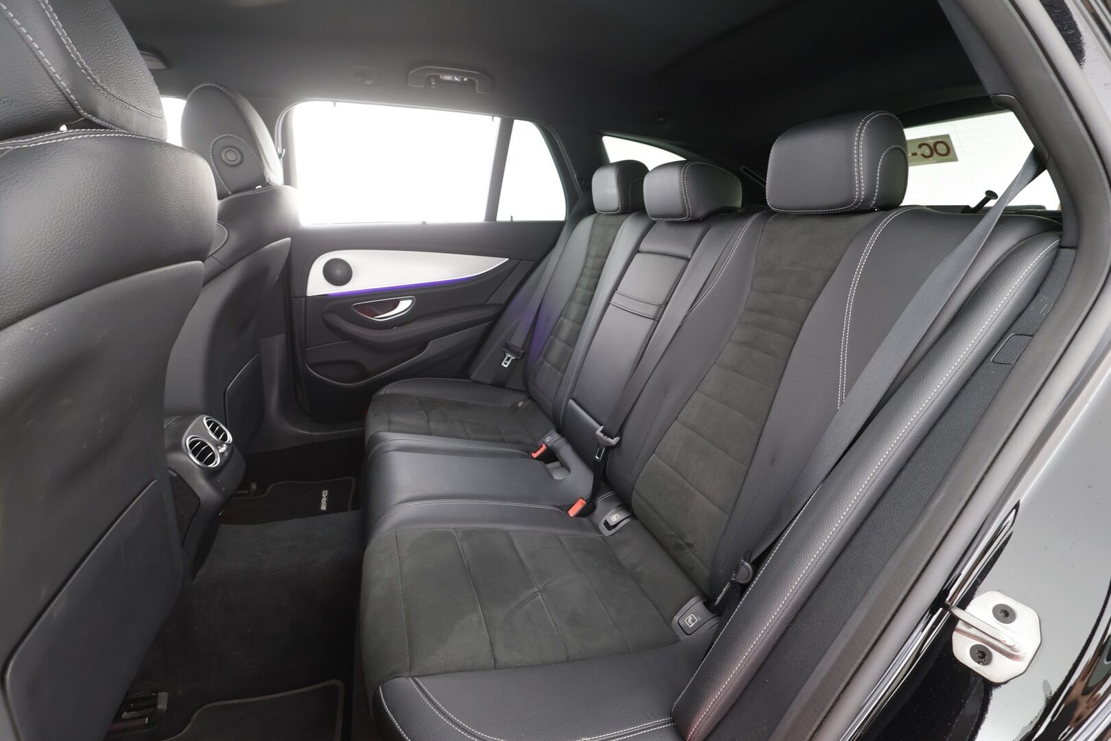 MERCEDES-BENZ E 2022 300 e T A Business AMG - | Distronic+ | Muistipenkit | Koukku | 360° | Widescreen | Keyless | Sporttipenkit | Apple & Android | Ambient | 2x renkaat aluin | ALV | 