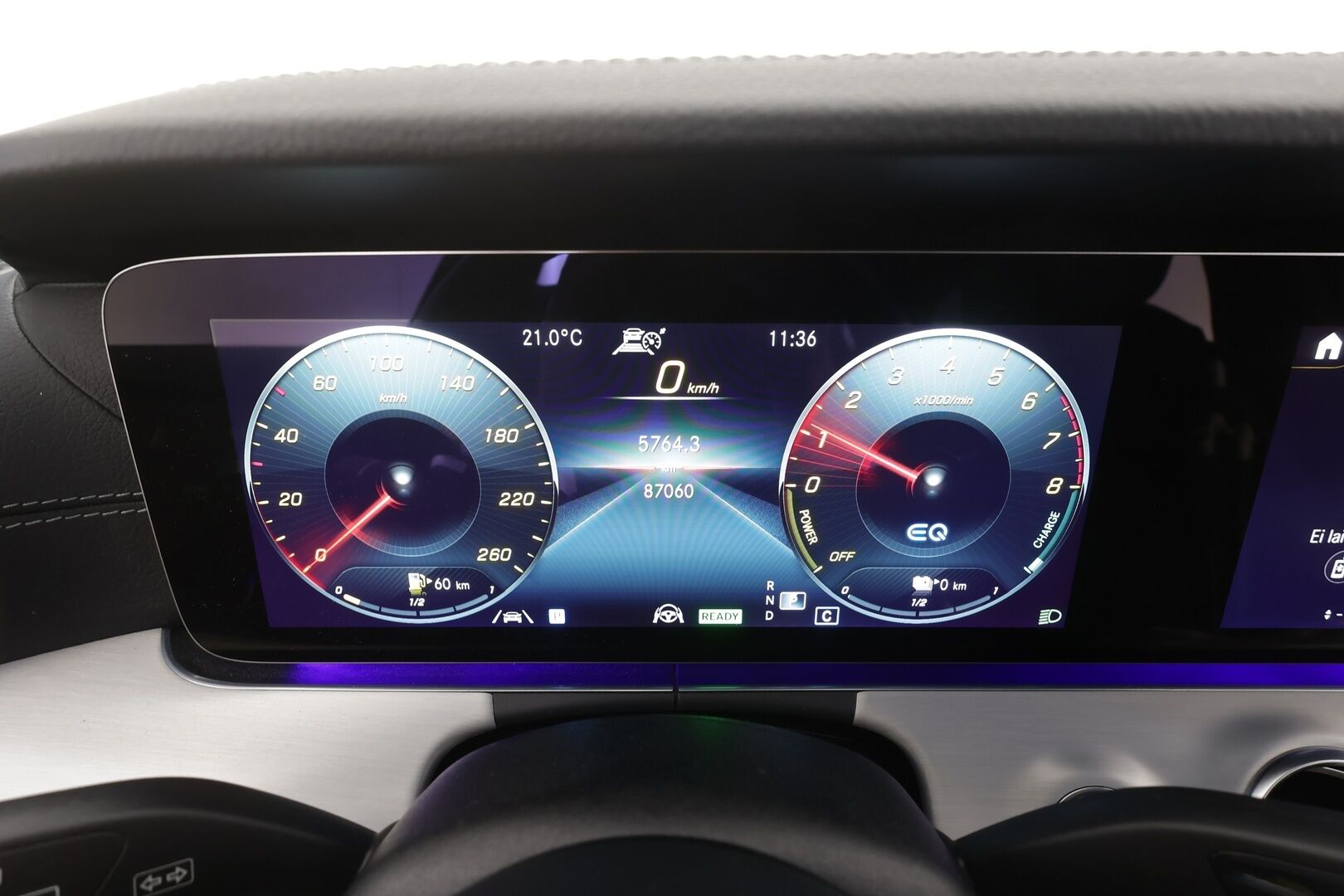 MERCEDES-BENZ E 2022 300 e T A Business AMG - | Distronic+ | Muistipenkit | Koukku | 360° | Widescreen | Keyless | Sporttipenkit | Apple & Android | Ambient | 2x renkaat aluin | ALV | 