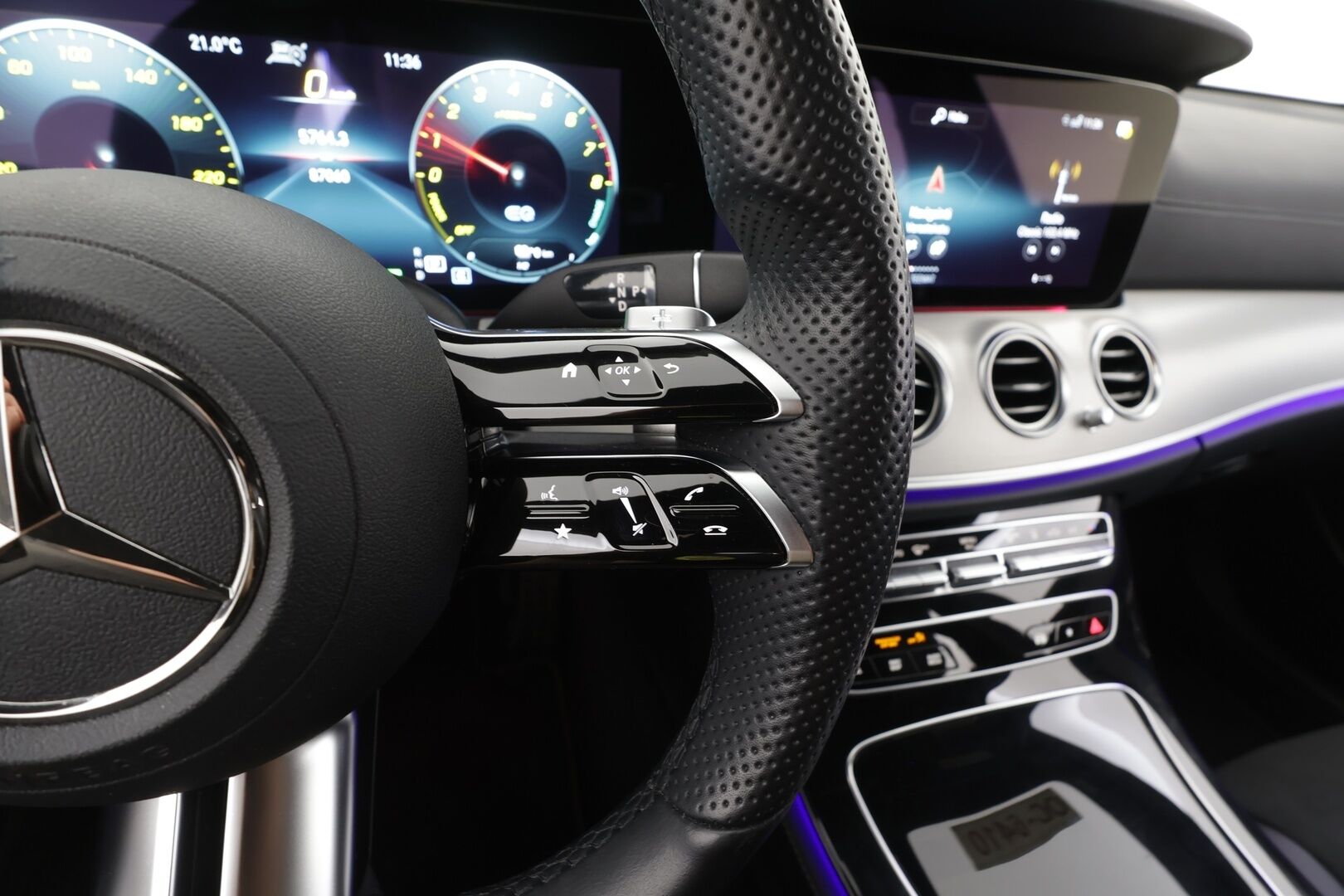 MERCEDES-BENZ E 2022 300 e T A Business AMG - | Distronic+ | Muistipenkit | Koukku | 360° | Widescreen | Keyless | Sporttipenkit | Apple & Android | Ambient | 2x renkaat aluin | ALV | 