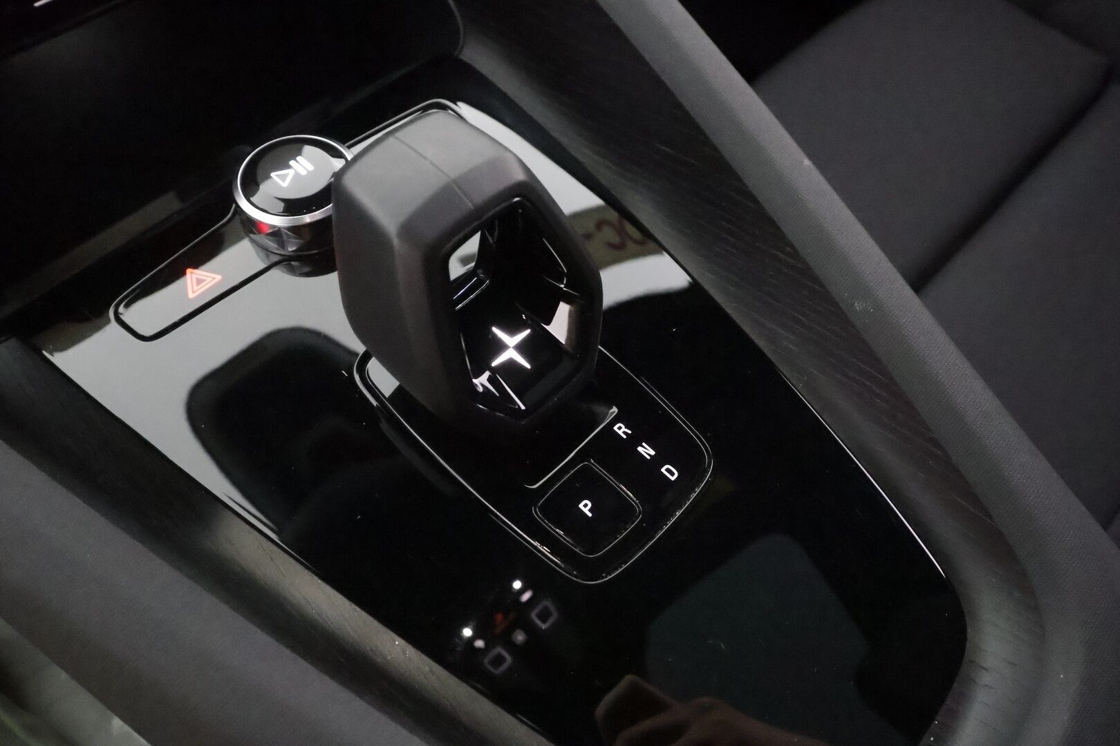 POLESTAR 2 2022 Performance Dual Motor - | Pilot&Plus | ACC | ILP | Koukku | Pixel-LED | 360° | Muistipenkki | Lasikatto | Harman/Kardon | Sporttipenkit | Merkkihuollettu | ALV | 