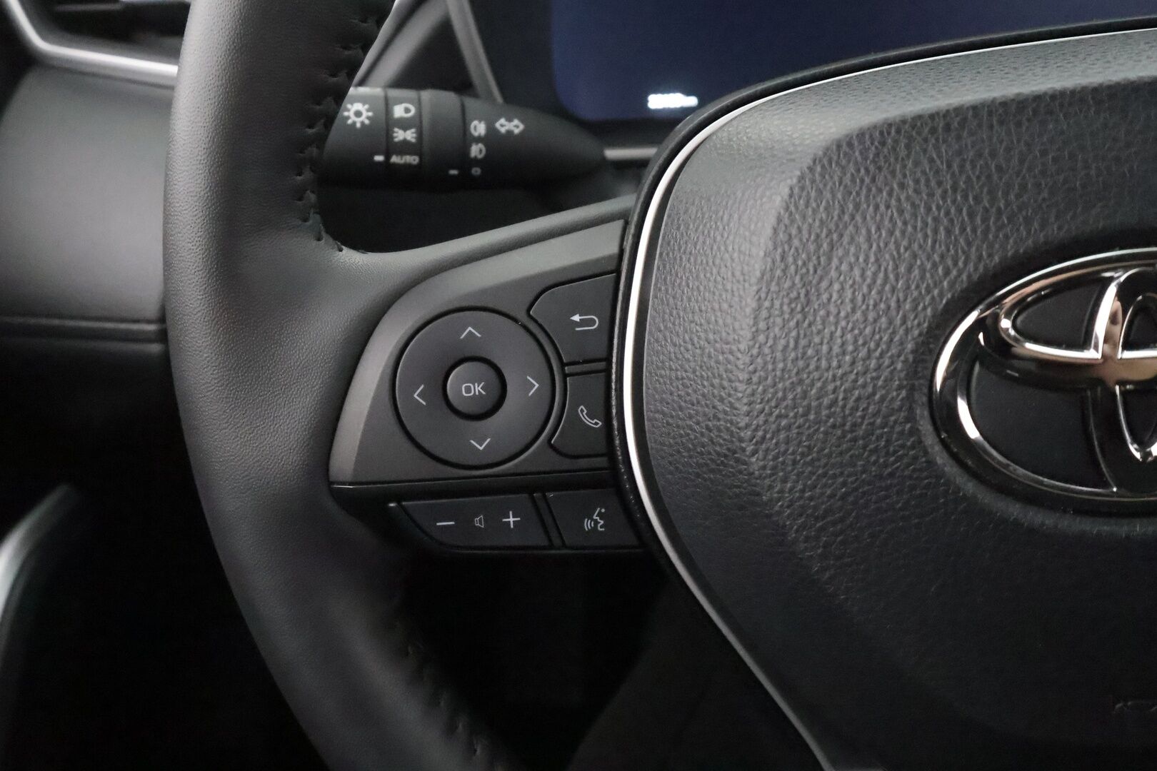 TOYOTA COROLLA CROSS 2024 1.8 Hybrid Launch Edition - | ACC | LED | P.Kamera | Navi | Kaistavahti | Keyless | Digimittaristo | Facelift | PDA | Merkkihuollot |