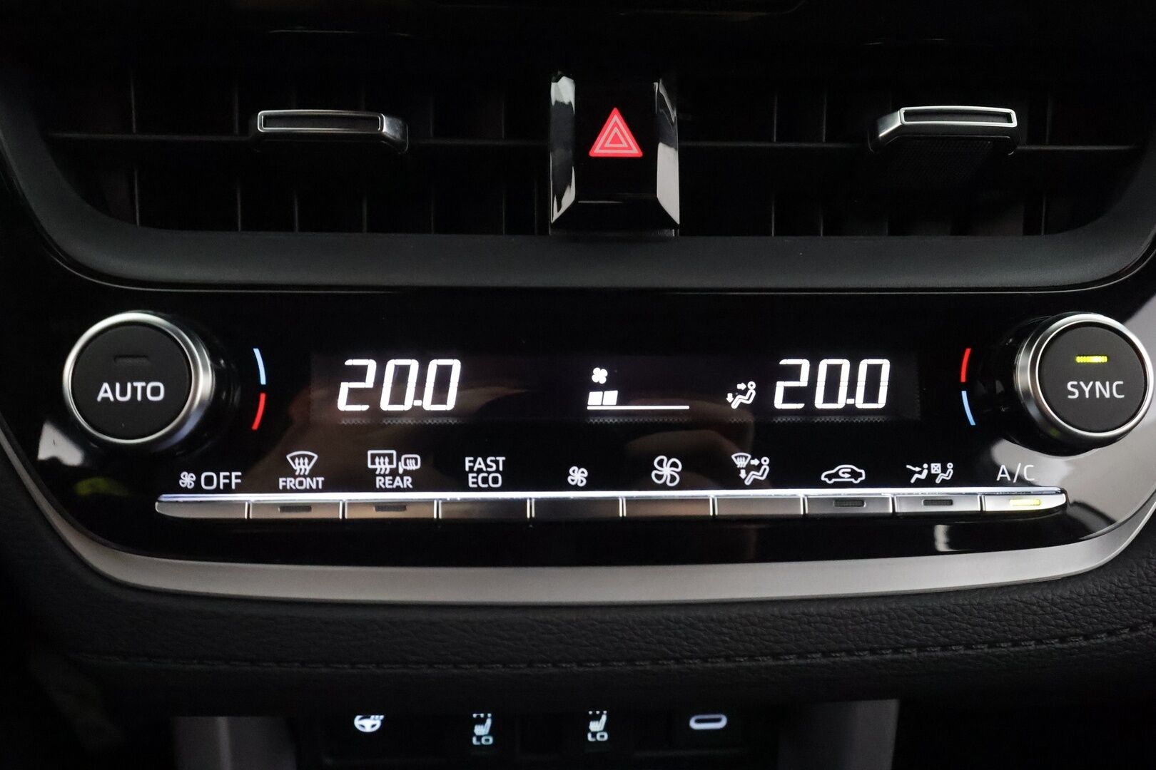TOYOTA COROLLA CROSS 2024 1.8 Hybrid Launch Edition - | ACC | LED | P.Kamera | Navi | Kaistavahti | Keyless | Digimittaristo | Facelift | PDA | Merkkihuollot |