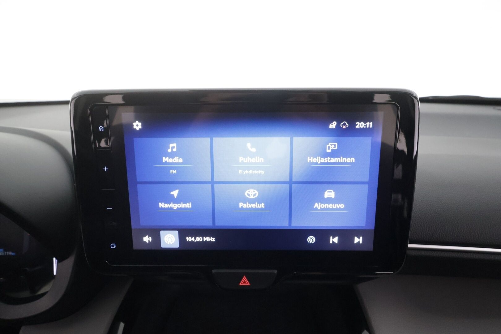 TOYOTA YARIS CROSS 2022 4x4 - | ACC | LTA | RSA | P.kamera | Tutkat | Apple & Android | Navi | Aut. ilmastointi | Penkinlämmittimet | Bluetooth | Huoltokirja | 