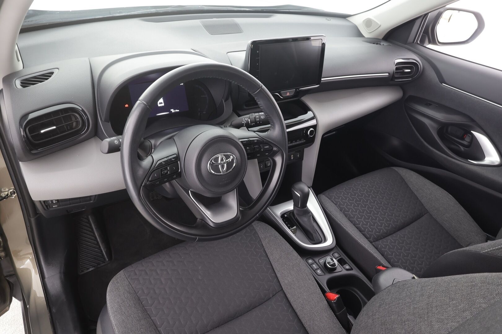 TOYOTA YARIS CROSS 2022 4x4 - | ACC | LTA | RSA | P.kamera | Tutkat | Apple & Android | Navi | Aut. ilmastointi | Penkinlämmittimet | Bluetooth | Huoltokirja | 