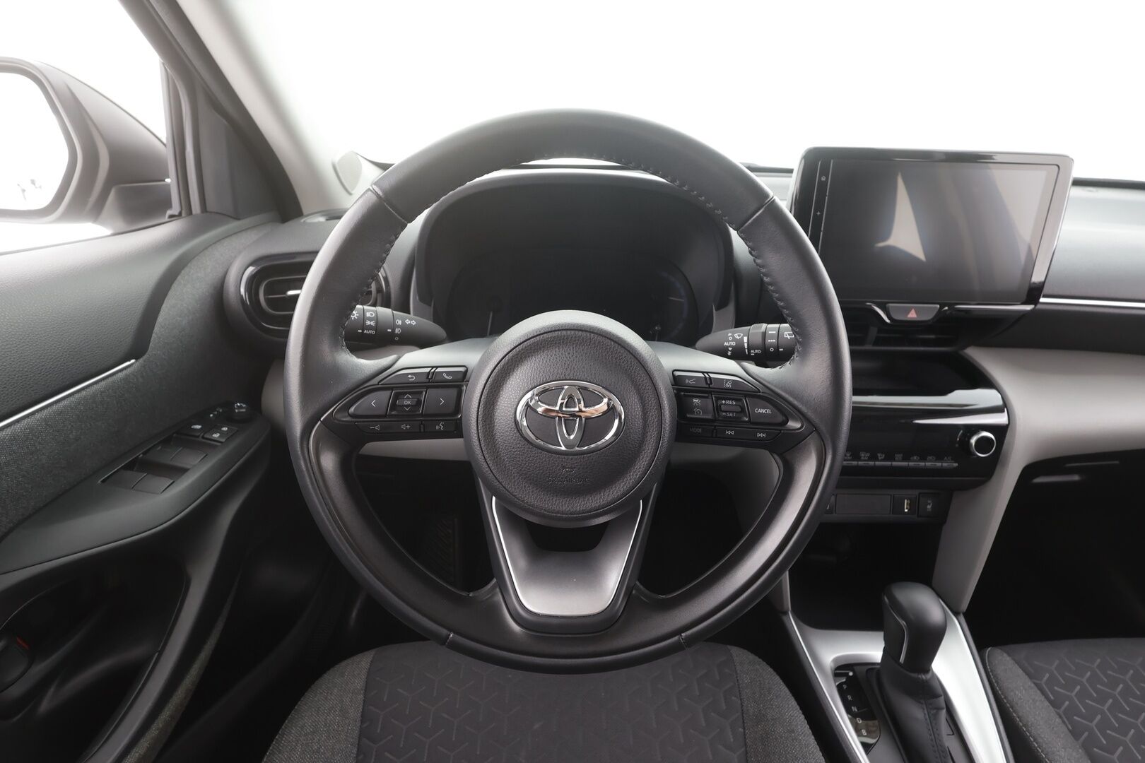 TOYOTA YARIS CROSS 2022 4x4 - | ACC | LTA | RSA | P.kamera | Tutkat | Apple & Android | Navi | Aut. ilmastointi | Penkinlämmittimet | Bluetooth | Huoltokirja | 