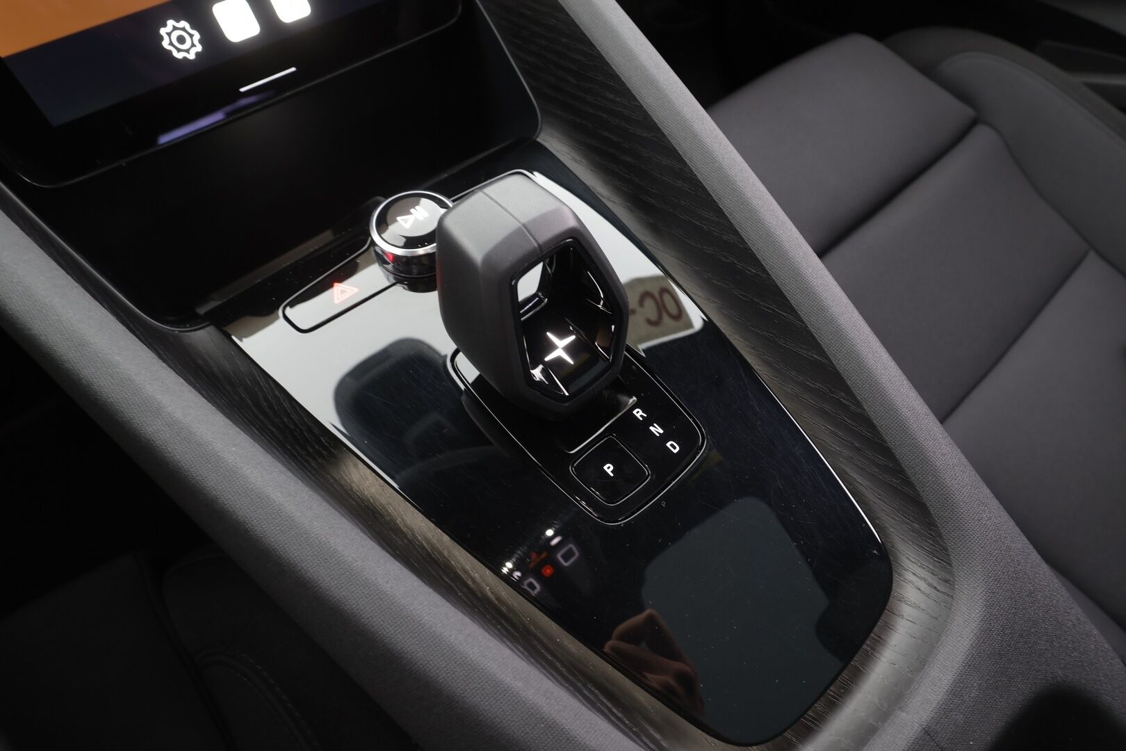 POLESTAR 2 2021 Long Range Dual Motor, 300kW, 78kWh - | Pilot&Plus | Koukku | Pixel-LED | 360° | Lasikatto | Harman/Kardon | Muistipenkki | Sporttipenkit | BLIS | 2x polestar alut | Merkkihuollot | 