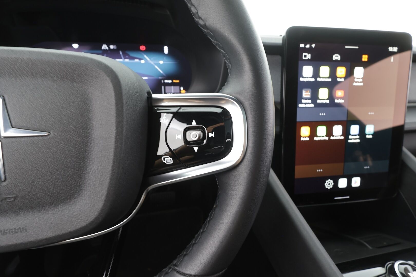 POLESTAR 2 2021 Long Range Dual Motor, 300kW, 78kWh - | Pilot&Plus | Koukku | Pixel-LED | 360° | Lasikatto | Harman/Kardon | Muistipenkki | Sporttipenkit | BLIS | 2x polestar alut | Merkkihuollot | 