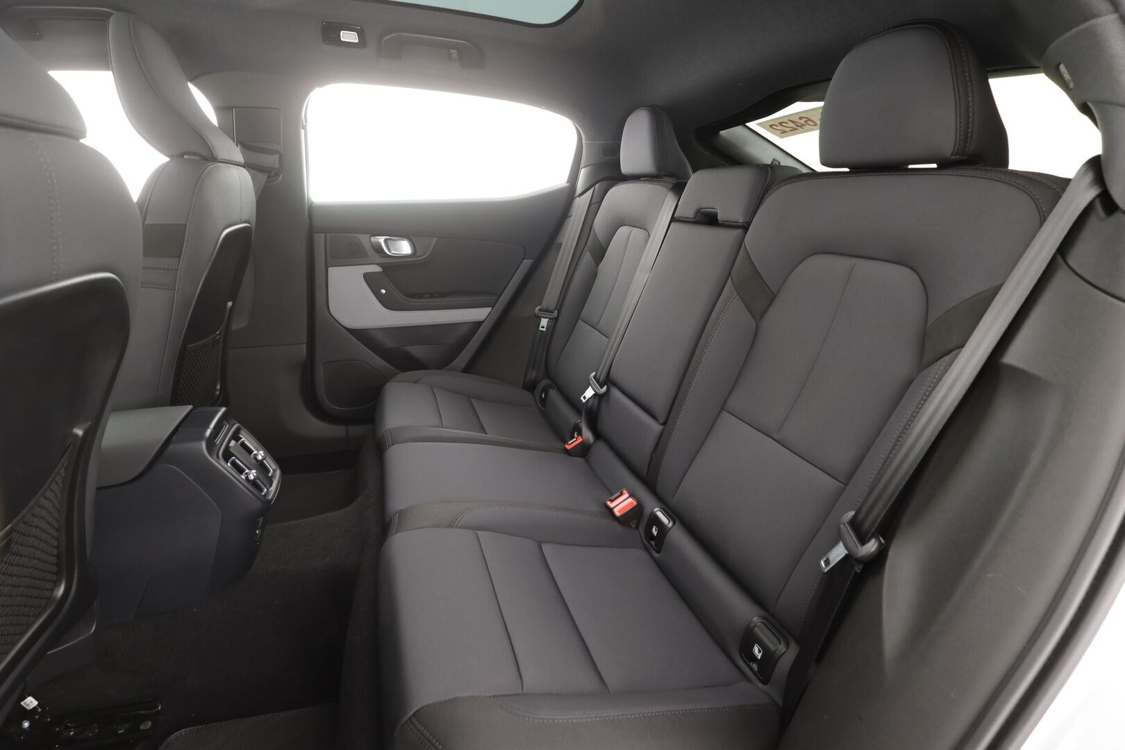 POLESTAR 2 2021 Long Range Dual Motor, 300kW, 78kWh - | Pilot&Plus | Koukku | Pixel-LED | 360° | Lasikatto | Harman/Kardon | Muistipenkki | Sporttipenkit | BLIS | 2x polestar alut | Merkkihuollot | 